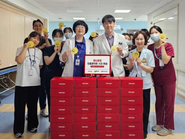 강원대병원에 전달된 마녀공장과 민들레마음의 '민들레키트'. /마녀공장 제공