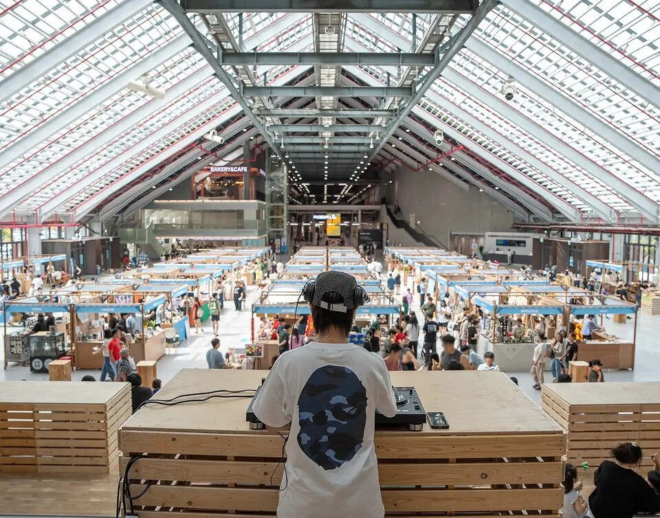 만만한녀석들이 운영하는 테이블타임즈의 친환경 기자재들로 꾸려진 제물포 웨이브 마켓. /만만한녀석들 제공