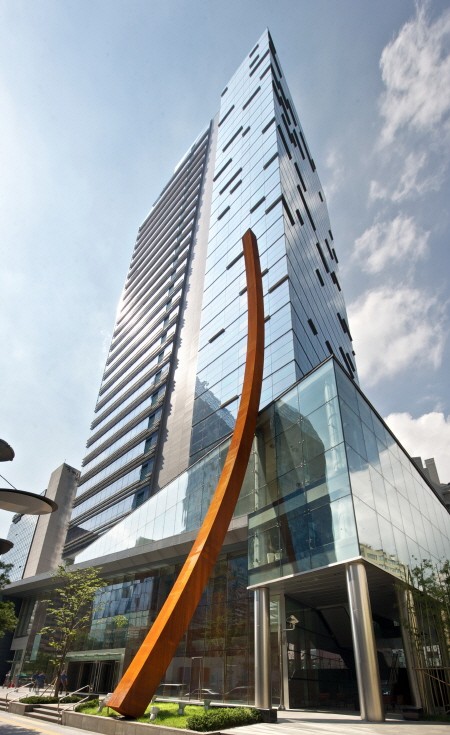 서울 중구 수하동 동국제강그룹 본사 페럼타워 전경./사진=동국제강그룹