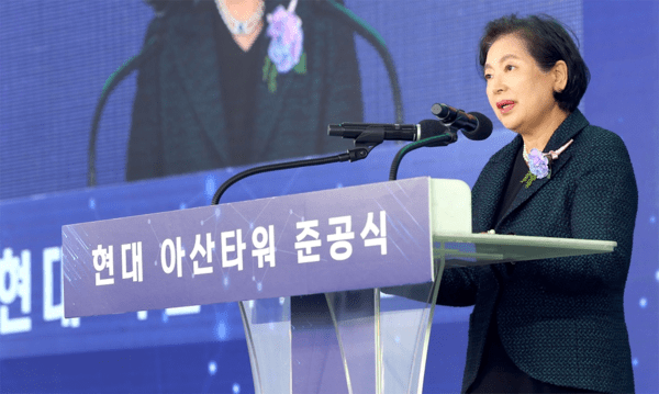 현정은 현대그룹 회장이 지난 5월 21일 오후 현대엘리베이터 충주 본사에서 진행된 ‘현대 아산타워’ 준공식에서 기념사를 하고 있다./사진=현대그룹