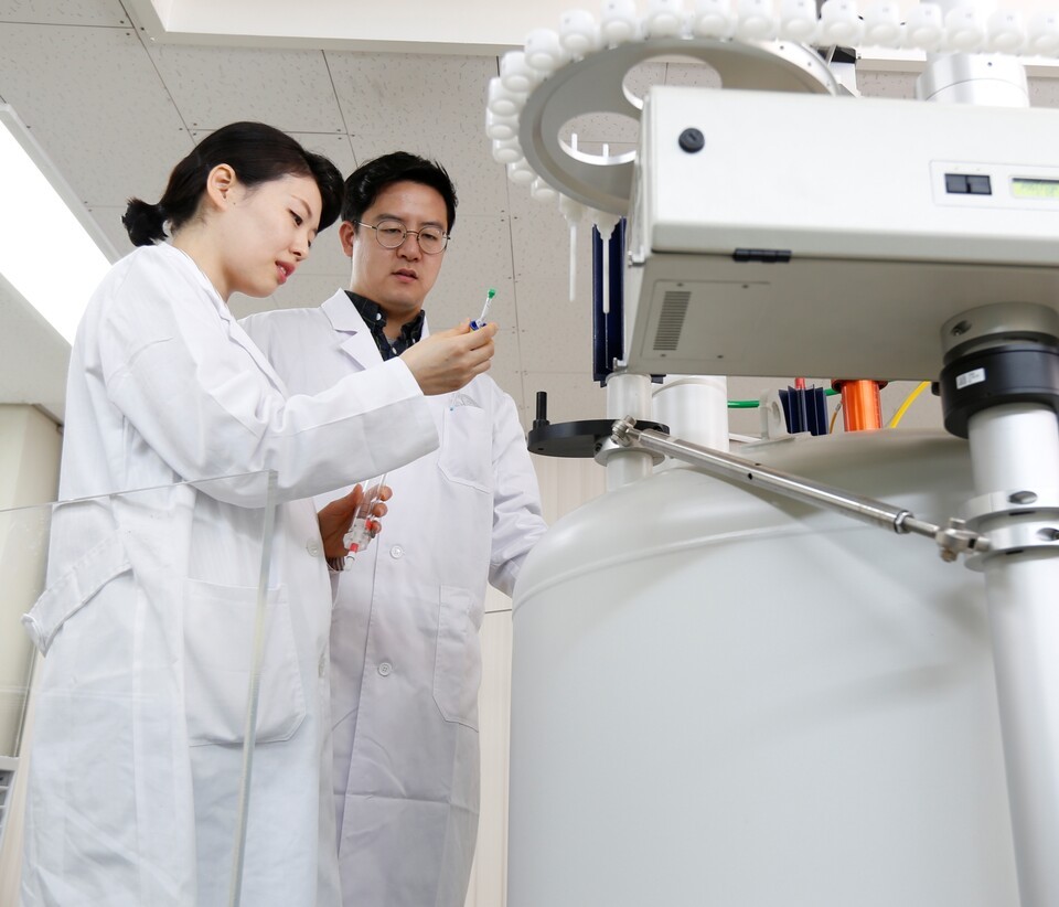 금호석유화학 중앙연구소 연구원./금호석유화학 제공