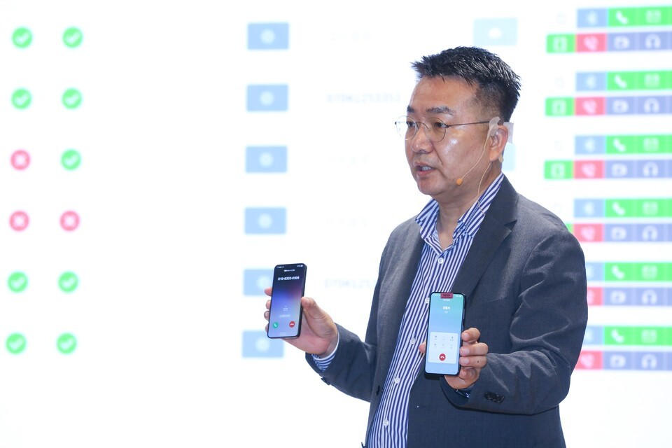 악성 앱 제어 서버를 통해 악성 앱이 감염된 스마트폰의 통화가 조작되는 과정을 설명하고 있는 홍관희 LG유플러스 정보보안센터장. /LG유플러스 제공