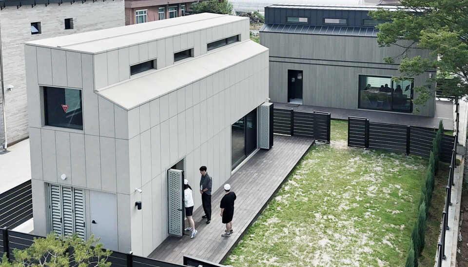 전라북도 김제에서 온라인 예약을 통해 자유롭게 LG 스마트코티지를 둘러볼 수 있는 ‘오픈하우스’ 투어를 진행하고 있는 LG전자. /LG전자 제공