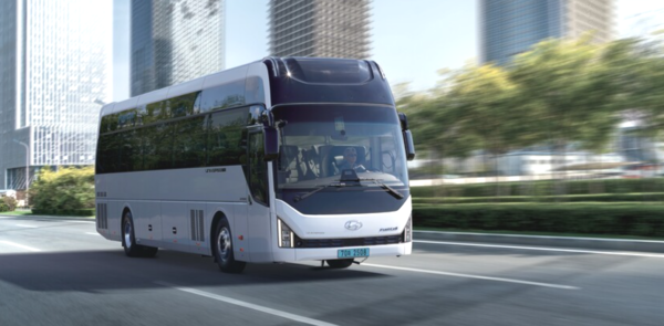 현대자동차가 6일 출시한 유니버스 수소전기버스 상품성 개선 모델. /현대자동차 제공