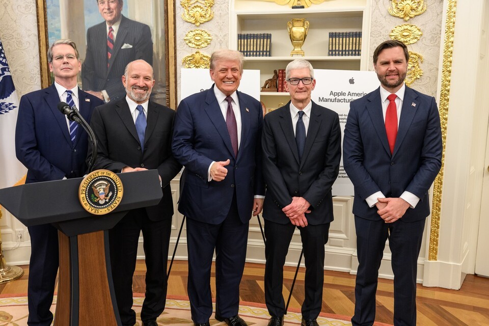 지난 6일(현지시간) 백악관에서 열린 애플 대미 투자 계획 행사에서 반도체 품목별 관세를 언급한 도널드 트럼프 대통령. /출처: 백악관 페이스북
