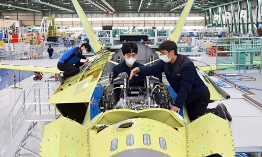 KAI 본사 고정익동 KF-21 생산 현장./사진=KAI