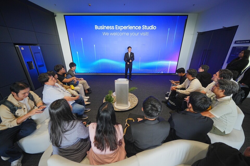 태국 방콕에 위치한 '킹스퀘어' 복합 쇼핑몰에 AI 기반 기업 간 거래 체험 공간 '비즈니스 익스피리언스 스튜디오'를 오픈한 삼성전자. /삼성전자 제공