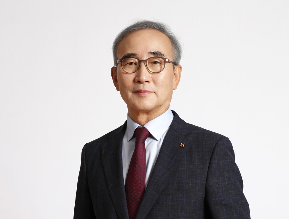 24일 열리는 국회 과학기술정보방송통신위원회의 KT롯데카드 해킹사태 관련 청문회에 증인으로 출석할 것으로 예상되는 김영섭 KT 대표. /KT 제공