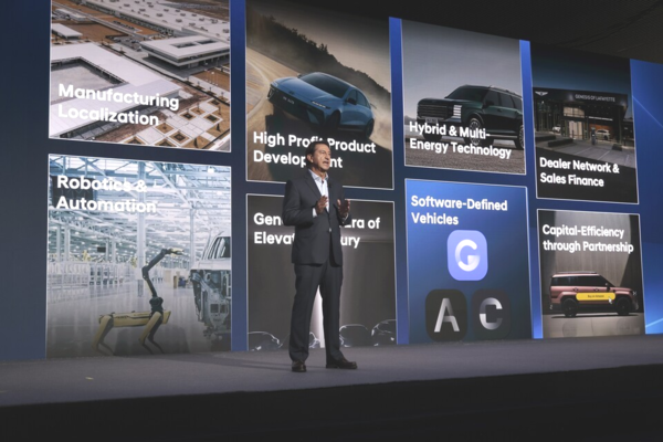 지난 18일(현지시간) 미국 뉴욕에서 CEO 인베스터데이를 개최한 현대자동차. 사진은 CEO 인베스터 데이에서 발표를 하고 있는 호세 무뇨스 현대자동차 대표이사 사장. /현대자동차 제공