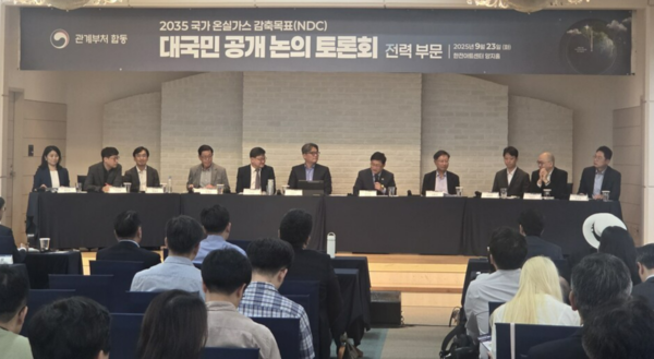 김성환 환경부 장관은 이날 토론회에서 2035 NDC 달성을 위해  재생에너지의 빠른 확대와 원전을 통한 탈탄소를 이뤄야 할 것이라고 말했다./사진=진경남 기자