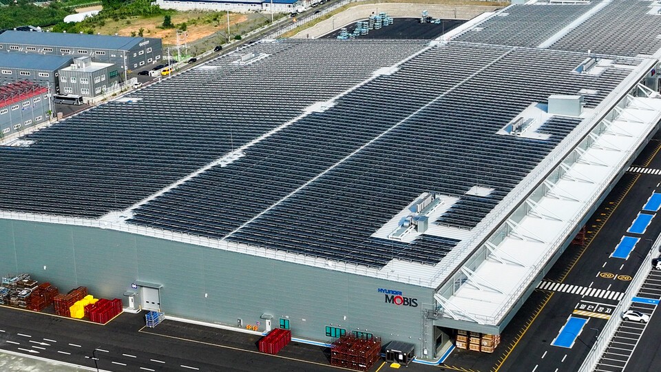 현대모비스 영남물류센터에 설치된 태양광 설비. /현대모비스 제공