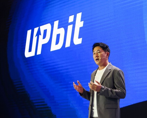 오경석 두나무 대표가 지난 9일 개최된 '업비트 D 컨퍼런스(UDC) 2025' 개막 무대에서 발언하고 있다./두나무