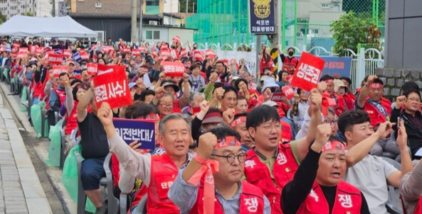 석포 제련소 이전이 지역 경제, 지역주민 생존권을 위협한다며 이전을 반대하는 지역주민들. /영풍 제공
