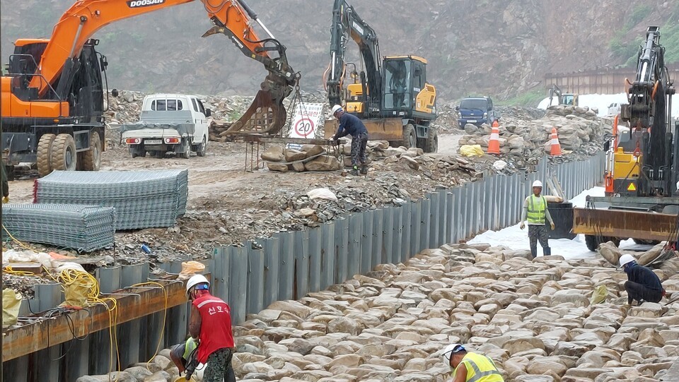 영풍 석포제련소 전 공장 외곽에 오염수 누출 방지 시설 설치 공사를 완료한 영풍 석포제련소. /영풍 제공