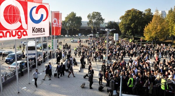 팔도·삼양·동원·풀무원·농심·빙그레·대상 등 국내 주요 식품기업 7곳이 세계 최대 식품박람회 '아누가 2025'를 통해 유럽 시장 본격 공략에 나선다./아누가 홈페이지, 그래픽=그린포스트코리아