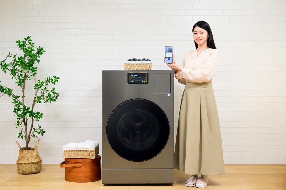 AI기반 시각보조앱 '설리번 플러스' 운영사 '투아트'와 협업해 시각장애인 전용 음성 매뉴얼 '모두를 위한 사용법'을 개발한 삼성전자. /삼성전자 제공