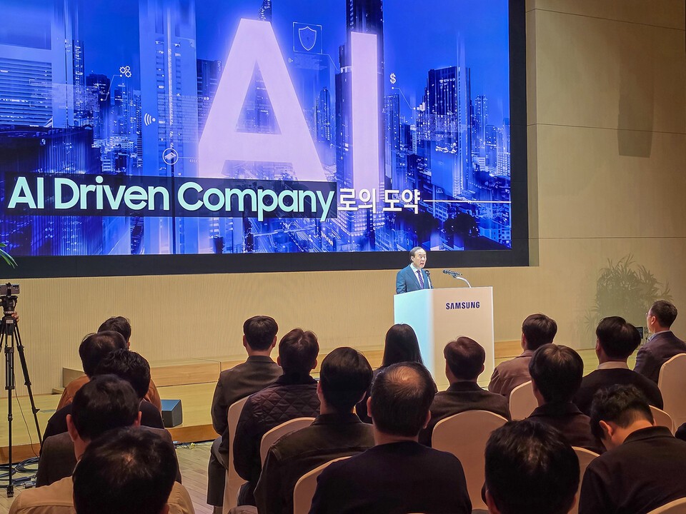 31일 삼성전자 수원 디지털시티에서 열린 삼성전자 창립 56주년 기념식에서 기념사를 전하는 전영현 대표이사 부회장. /삼성전자 제공