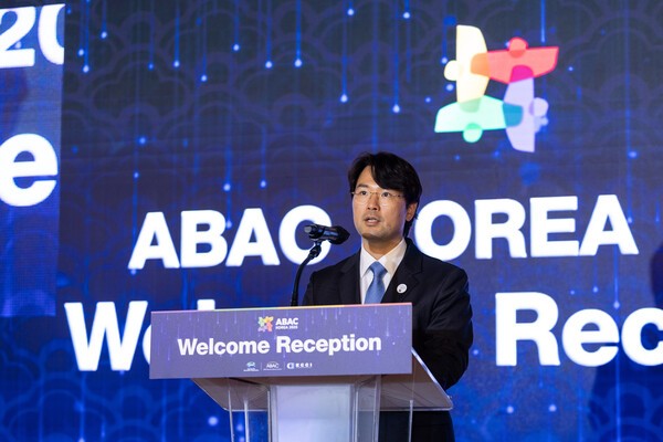 이규호 코오롱그룹 부회장이 지난 26일 부산에서 개최된 2025 APEC 기업인자문위원회(ABAC) 4차 회의에서 환영사를 하고 있다./사진=코오롱그룹