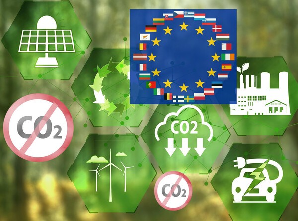 유럽연합(EU)이 2040년까지 온실가스 배출량을 1990년 대비 90% 감축한다는 초강력 목표를 전격 확정했다.