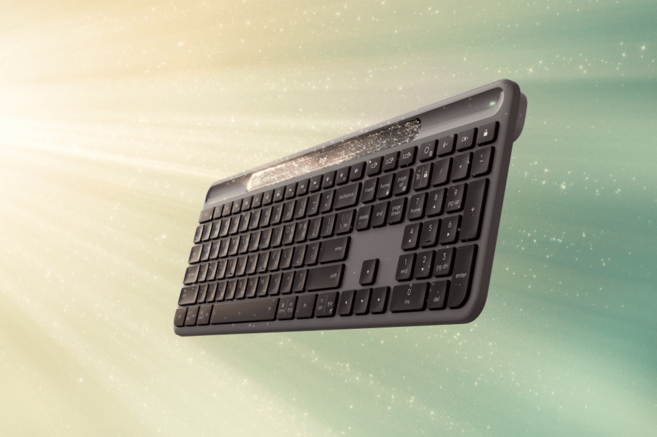 로지텍 코리아가 최근 출시한 빛으로 충전하는 키보드 '시그니처 슬림 솔라+ K980'. /로지텍 코리아
