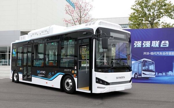 현대자동차그룹의 중국 수소연료전지시스템 법인 'HTWO(에이치투) 광저우'가 중국 카이워그룹이 공동 개발한 8.5m 수소연료전지버스. /현대자동차