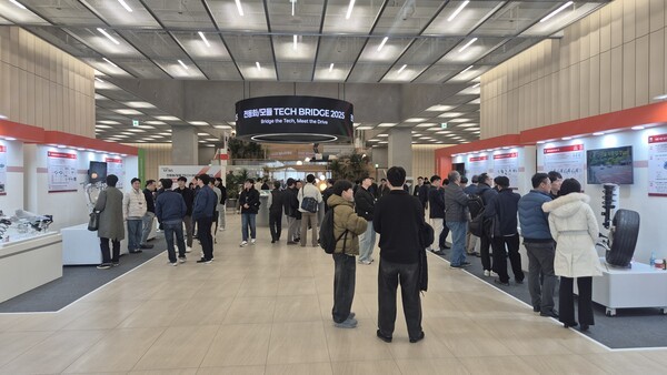 의왕 전동화연구소에서 '테크 브릿지 2025'를 개최하고 전동화·모듈 부문의 신기술 50개를 고객사·협력사에 공개한 현대모비스. /현대모비스