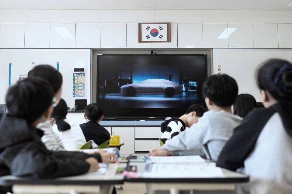 미래 모빌리티 산업 인재 육성을 위해 2026년 1학기 '미래모빌리티학교' 참가 학교를 모집하는 현대자동차. 사진은 전라북도 익산시 여산초등학교에서 진행된 '미래모빌리티의 이해' 수업 모습 /현대자동차