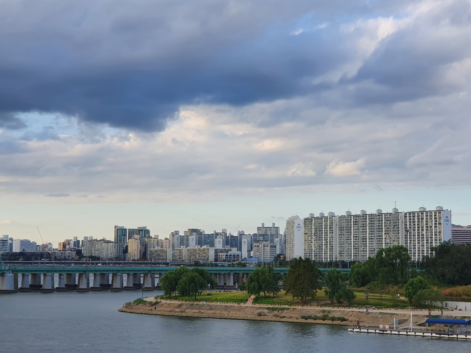 고강도 부동산 규제에도 서울 아파트값이 다시 탄력을 받고 있다./ 그린포스트코리아DB