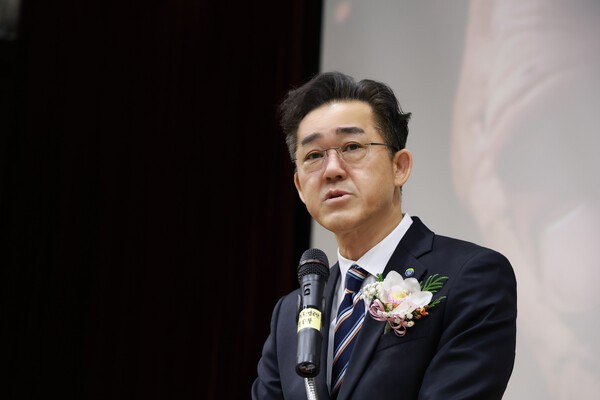 임상준 환경공단 이사장 압수수색...차관 시절 향응 수수 혐의 - 뉴스 썸네일 이미지